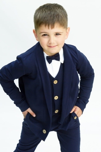 blezer-granatowy-sweter-dla-chlopca.webp