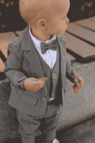 szary-garnitur-na-chrzest.png