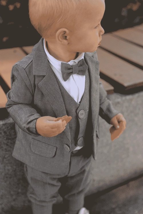 szary-garnitur-na-chrzest.png