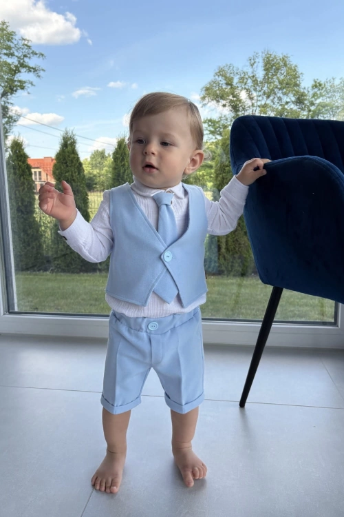 kasjan błękitny spodenki i marynarka.jpg