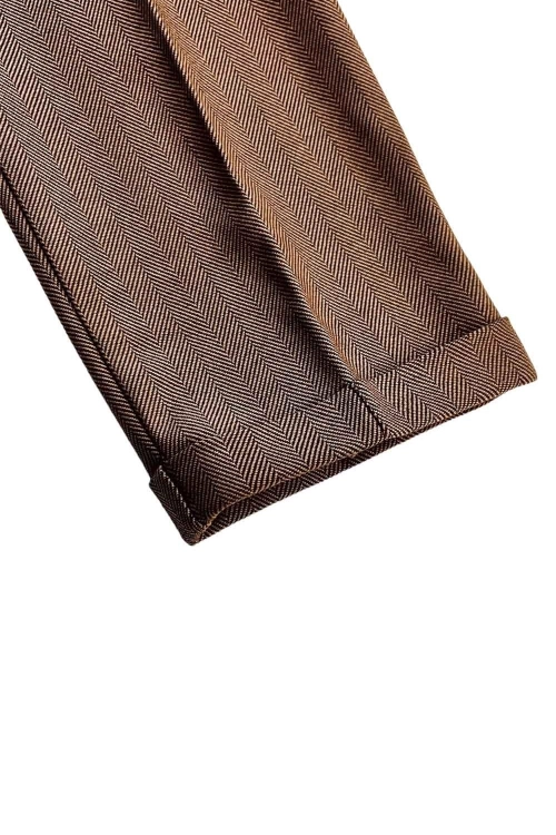 Brązowe-spodnie-Fabian-detal.jpg