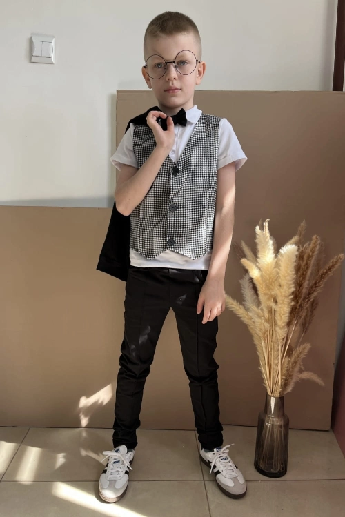 harry czarny z kamizelka.JPG